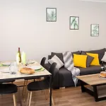 Le St Leon : Lit Queen Size * Wifi * Ideal Couple Lägenhet