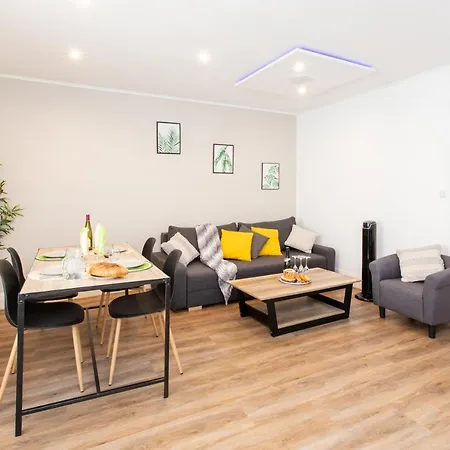 Le St Leon : Lit Queen Size * Wifi * Ideal Couple Apartament *