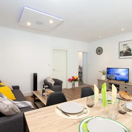 Apartament Le St Leon : Lit Queen Size * Wifi * Ideal Couple