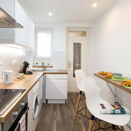 Apartament Le St Leon : Lit Queen Size * Wifi * Ideal Couple