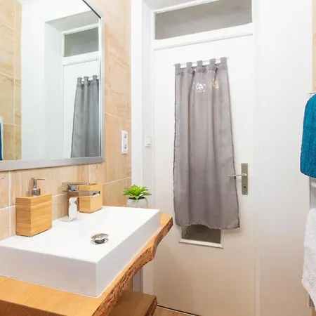 Apartman Le St Leon : Lit Queen Size * Wifi * Ideal Couple