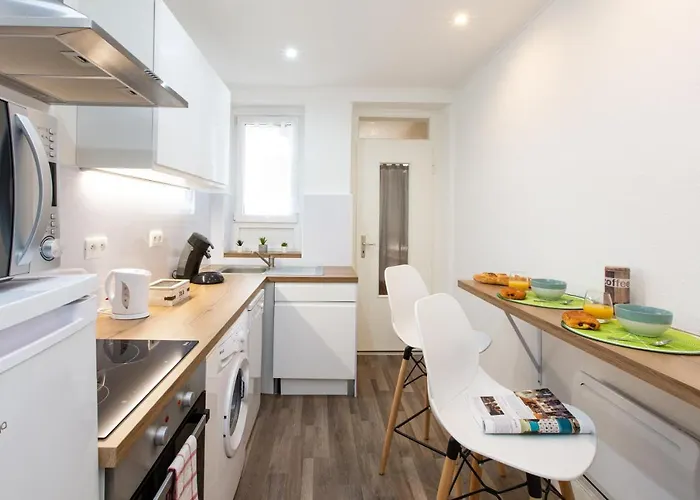 Apartment Le St Leon : Lit Queen Size * Wifi * Ideal Couple