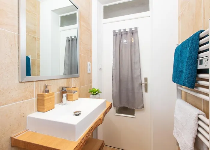 Apartment Le St Leon : Lit Queen Size * Wifi * Ideal Couple